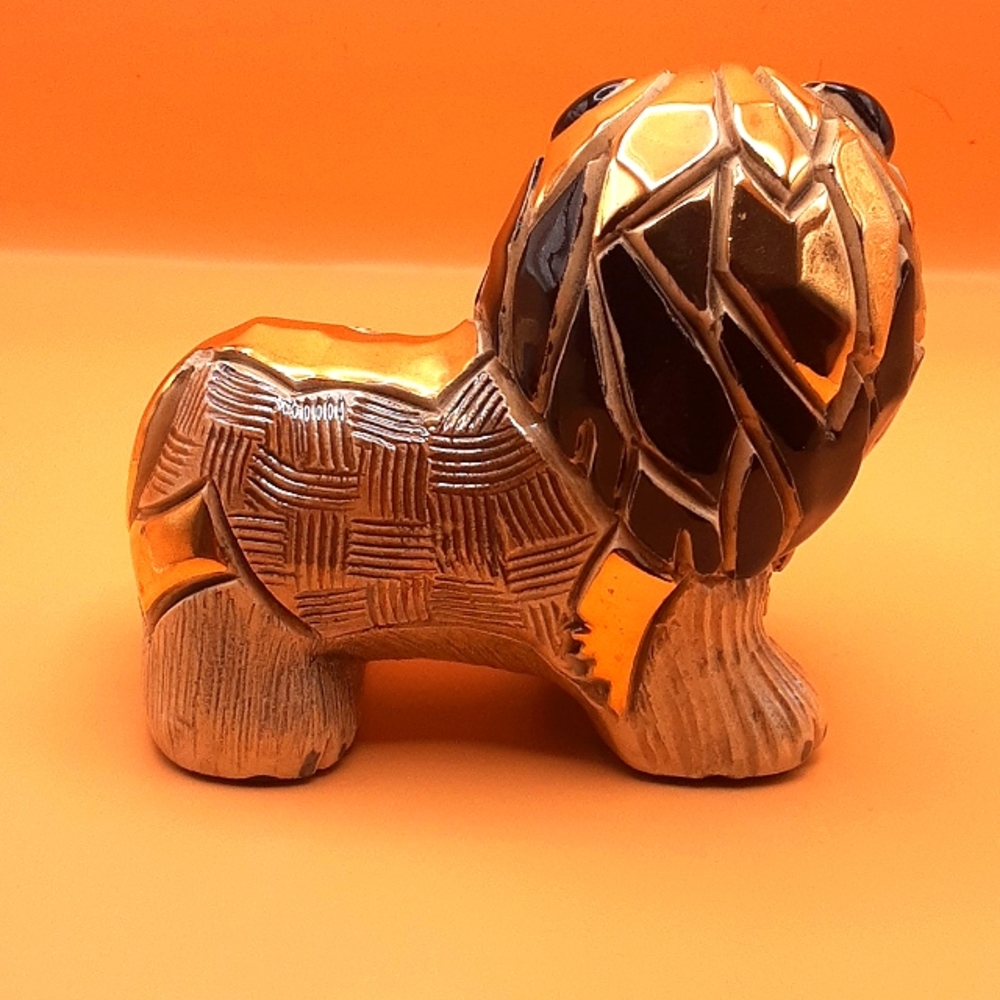 Vintage Handmade Lion by Artesania Rinconada Pottery Highlighted with 18k Gold. - Picture 2 of 7